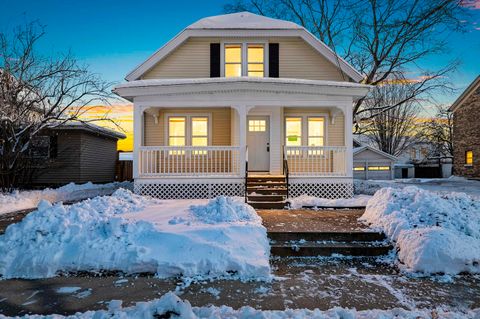 Photo of 1013 S 22ND Street, MANITOWOC, WI 54220 (MLS # 50319172)