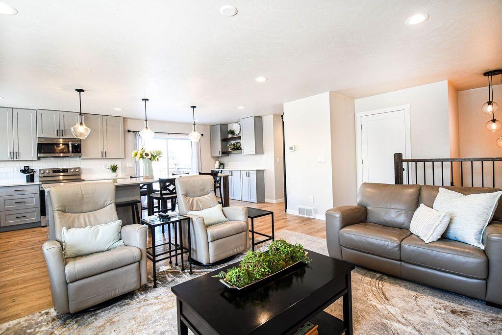 Greenville, Wisconsin 54942, United States, 4 Bedrooms Bedrooms, ,2 BathroomsBathrooms,Residential,Active,149971