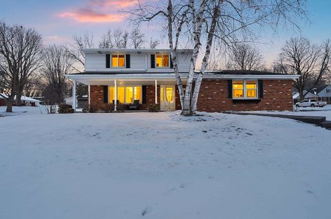 Photo of 2359 SUNRISE Court, GREEN BAY, WI 54302 (MLS # 50320982)