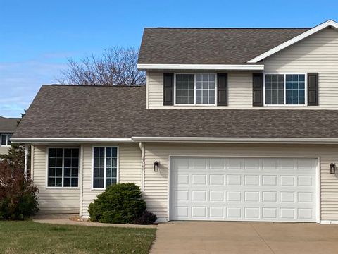 Photo of 1701 MEADOWVIEW Lane, LITTLE CHUTE, WI 54140 (MLS # 50318941)