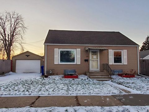 Photo of 1405 S WALDEN Avenue, APPLETON, WI 54915 (MLS # 50320041)