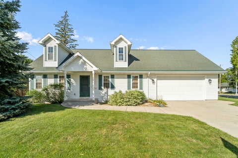 Photo of 10 S ROYAL Avenue, FOND DU LAC, WI 54935 (MLS # 50332764)