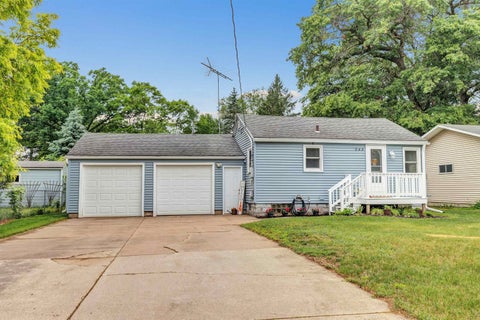 Photo of 843 S PROSPECT Street, SHAWANO, WI 54166 (MLS # 50327207)