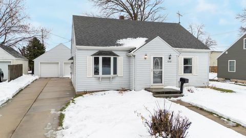 Photo of 1717 W FRANKLIN Street, APPLETON, WI 54914 (MLS # 50319324)