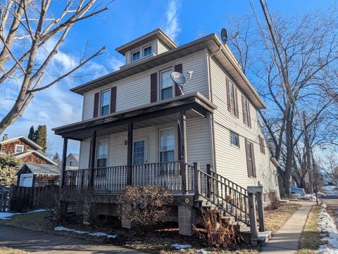 Photo of 120 BAY Street, OSHKOSH, WI 54901 (MLS # 50321594)