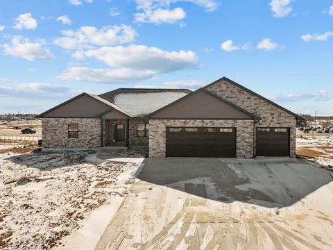 Photo of 1308 MEADOW PARK Drive, GREENVILLE, WI 54942 (MLS # 50321590)