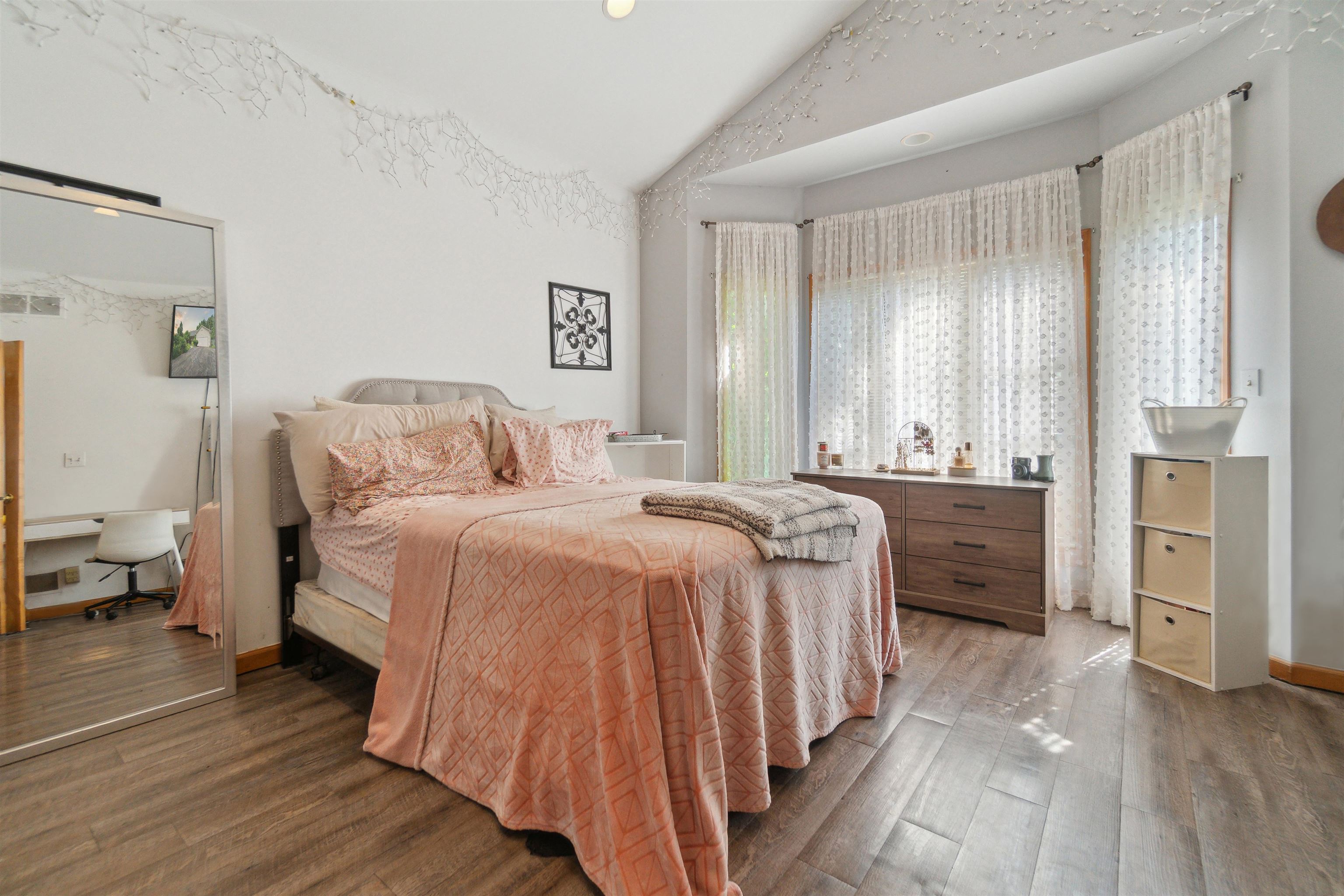 Lake Geneva, Wisconsin 53147, United States, 4 Bedrooms Bedrooms, ,3 BathroomsBathrooms,Residential,Active,155625