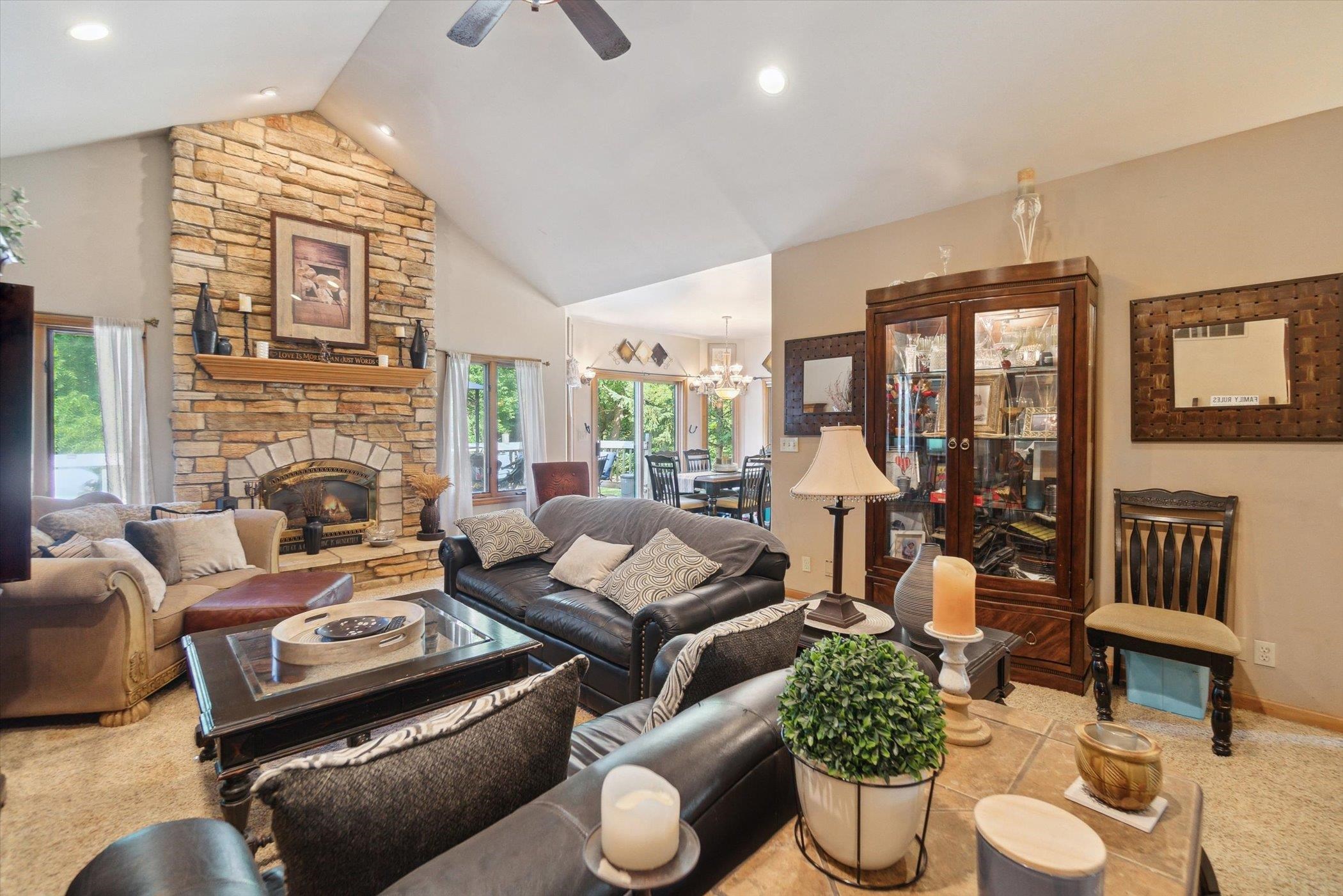 Lake Geneva, Wisconsin 53147, United States, 4 Bedrooms Bedrooms, ,3 BathroomsBathrooms,Residential,Active,155625