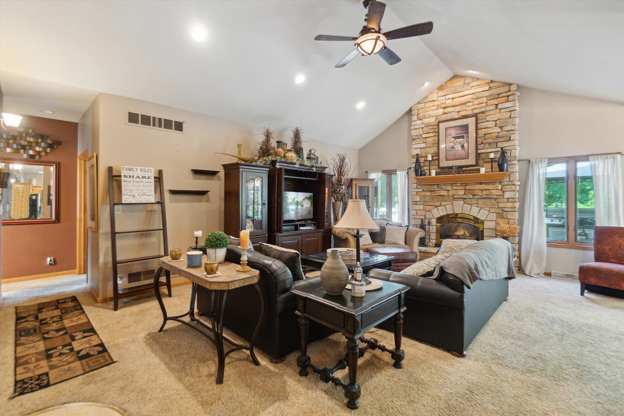 Lake Geneva, Wisconsin 53147, United States, 4 Bedrooms Bedrooms, ,3 BathroomsBathrooms,Residential,Active,155625