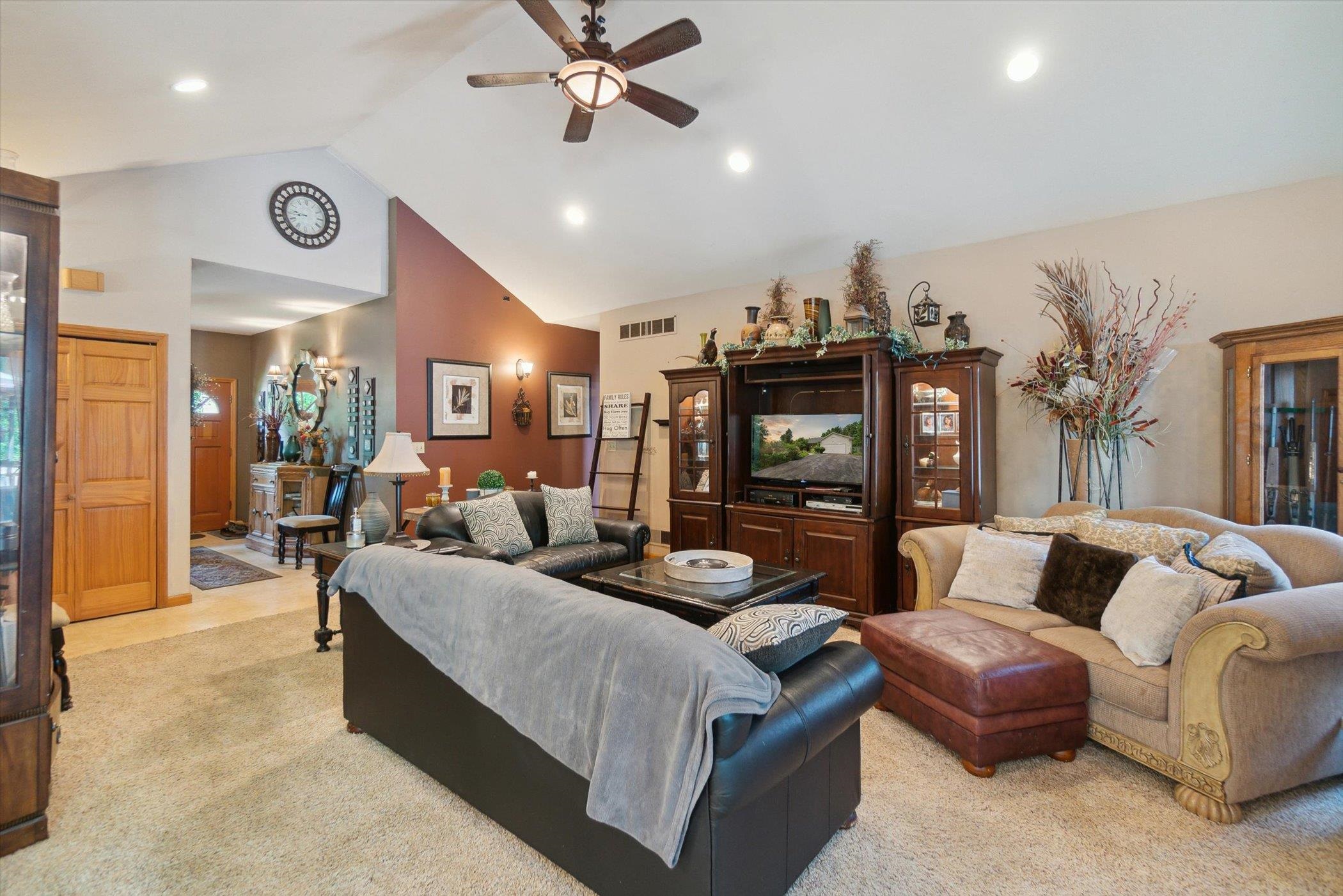 Lake Geneva, Wisconsin 53147, United States, 4 Bedrooms Bedrooms, ,3 BathroomsBathrooms,Residential,Active,155625