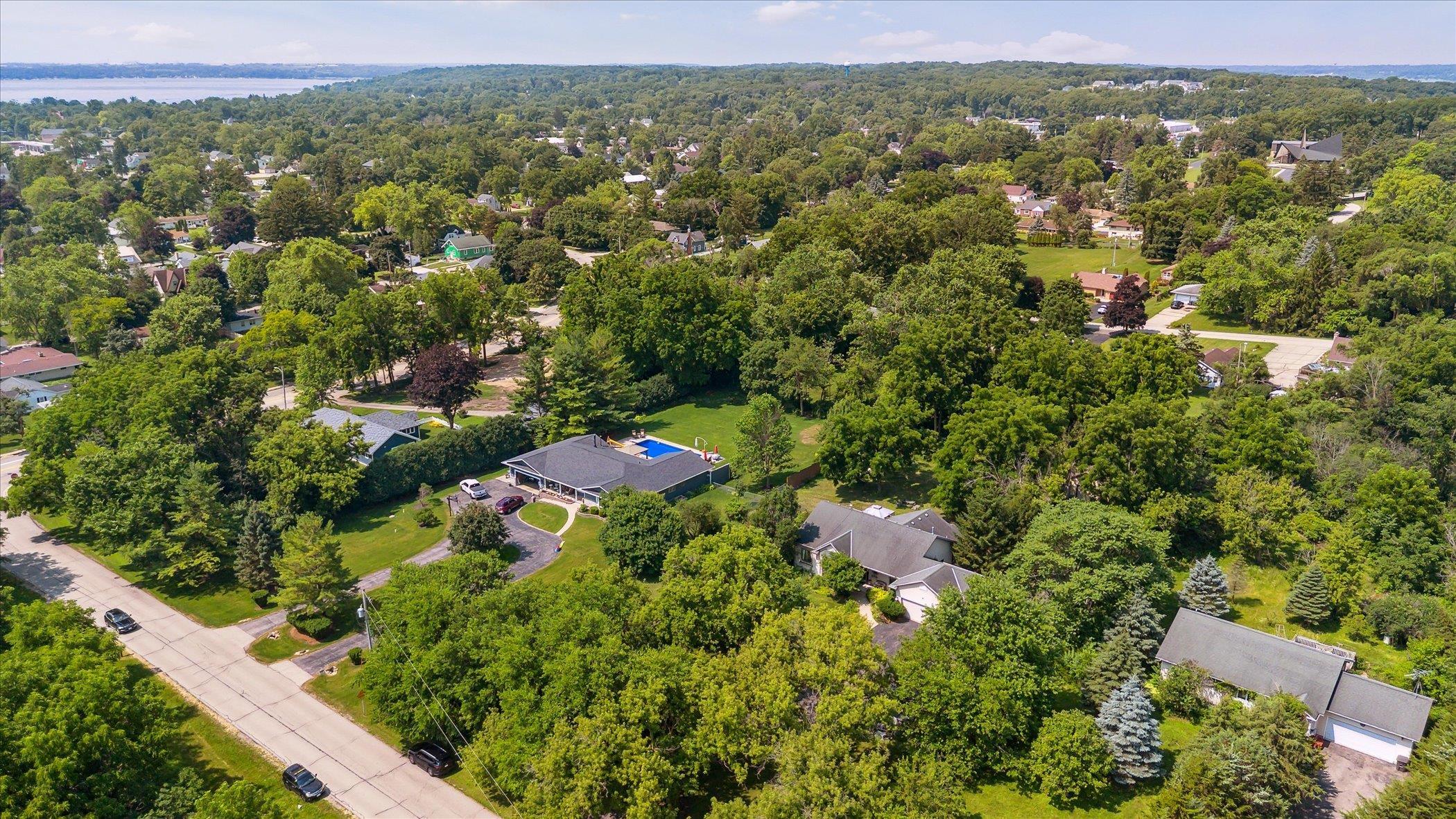 Lake Geneva, Wisconsin 53147, United States, 4 Bedrooms Bedrooms, ,3 BathroomsBathrooms,Residential,Active,155625