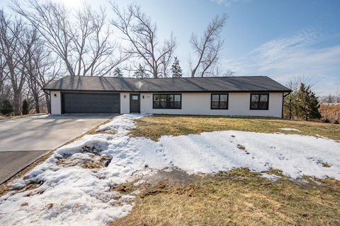 Photo of 2039 LONE GROVE Avenue, GREEN BAY, WI 54303 (MLS # 50321318)
