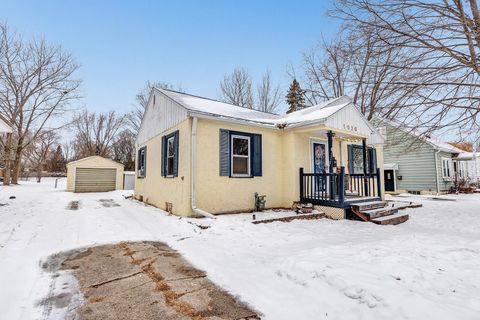 Photo of 1020 GOODELL Street, GREEN BAY, WI 54301 (MLS # 50319266)