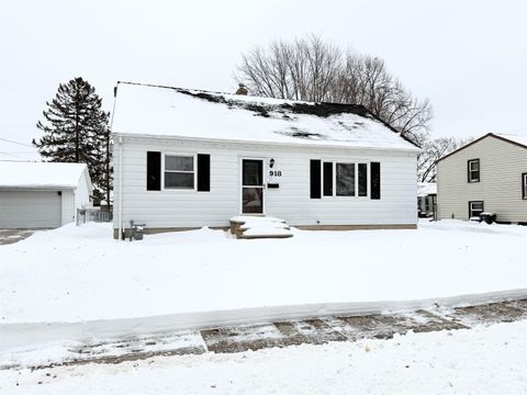 Photo of 918 NEWTOLS Street, GREEN BAY, WI 54302 (MLS # 50319122)