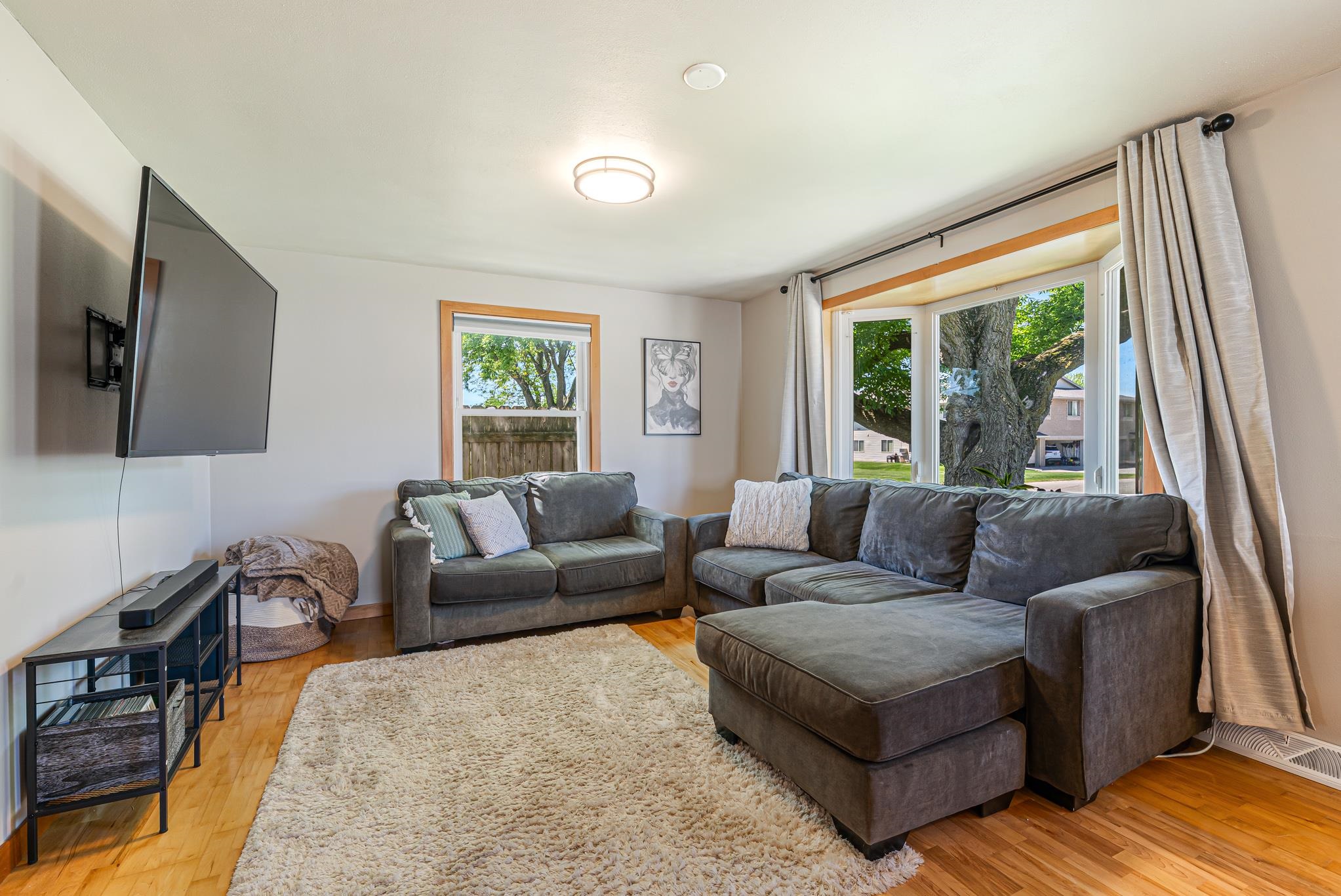 1932 MAPLECREST Drive