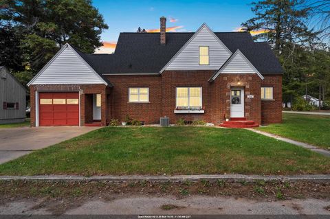 Photo of 702 MIRA Avenue, CRIVITZ, WI 54114 (MLS # 50323200)