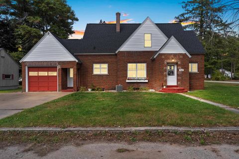 Photo of 702 MIRA Avenue, CRIVITZ, WI 54114 (MLS # 50323200)