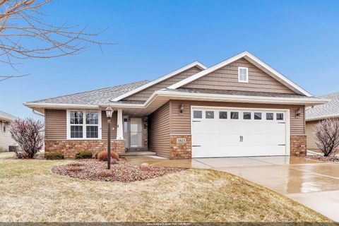 Photo of 3825 SHORE CREST Lane, GREEN BAY, WI 54311 (MLS # 50323153)