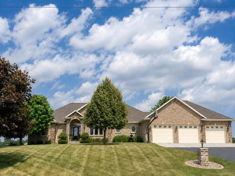 Photo of 1056 HARBOR LIGHTS Road, SUAMICO, WI 54173 (MLS # 50330673)