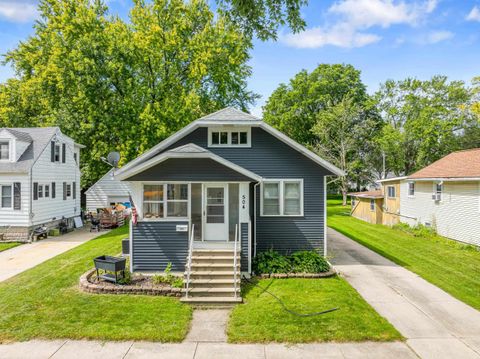 Photo of 504 MONMOUTH Street, FOND DU LAC, WI 54937 (MLS # 50321873)