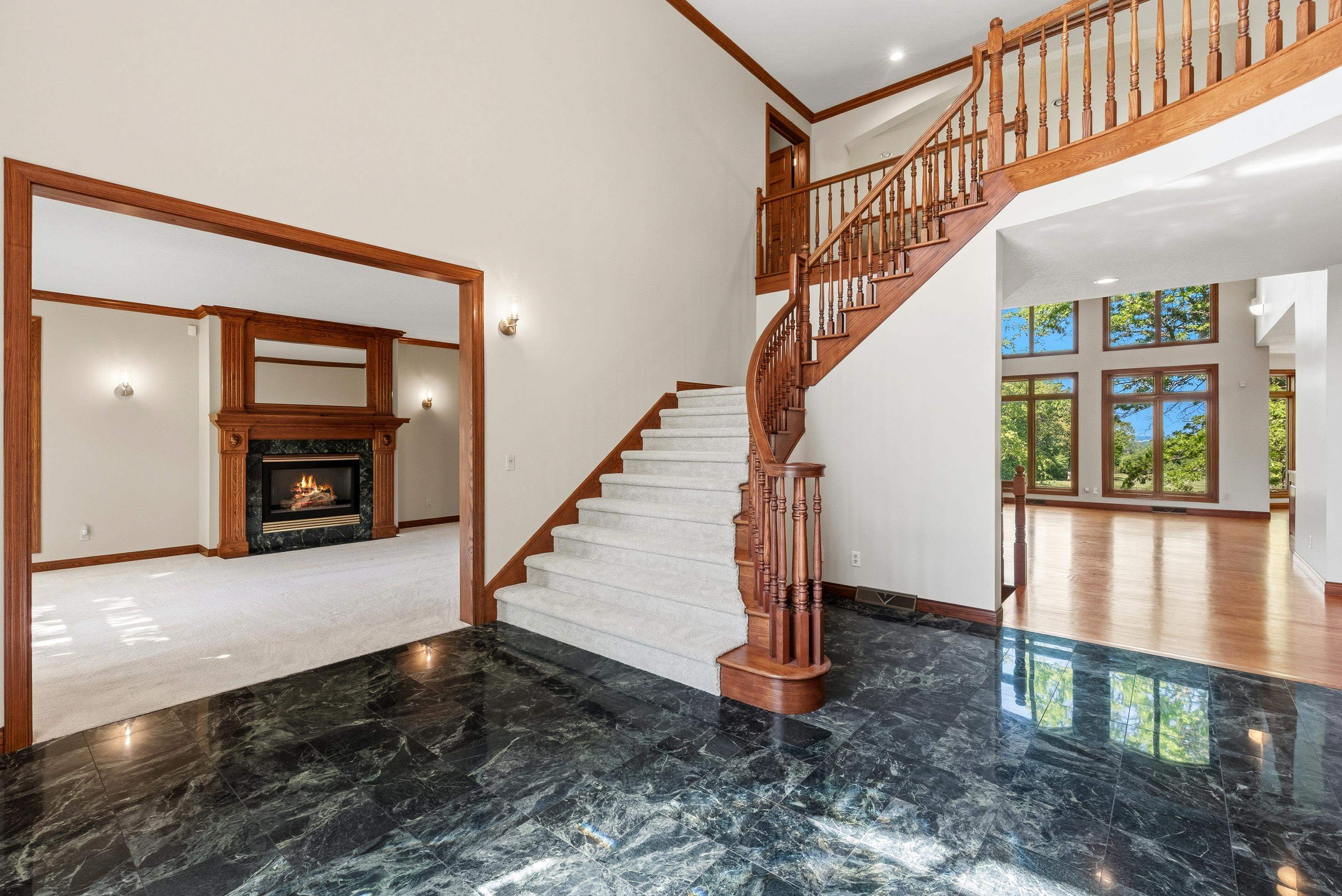 364 LEDGEWOOD Drive