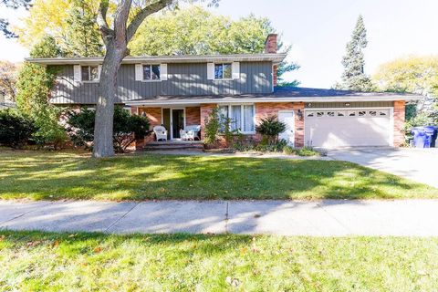 Photo of 1913 N OUTAGAMIE Street, APPLETON, WI 54914 (MLS # 50318307)