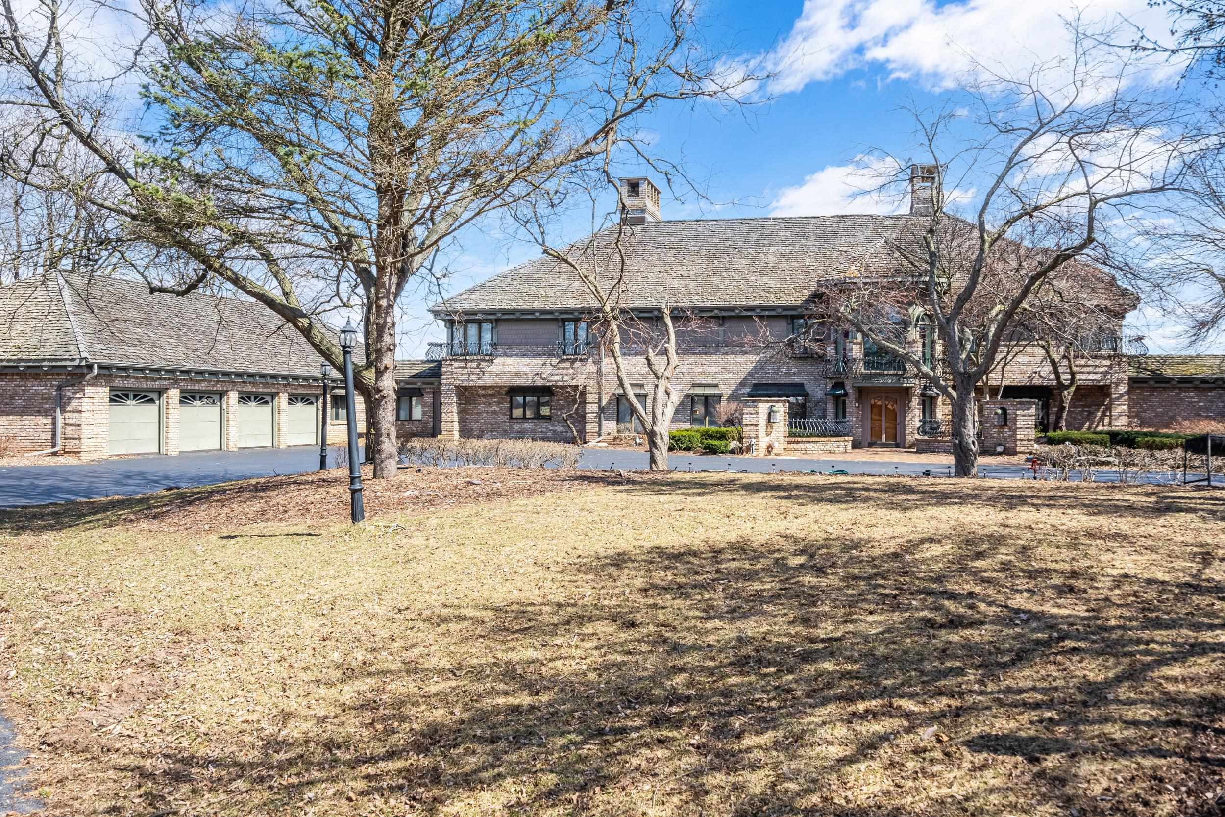 3687 LOST DAUPHIN Road