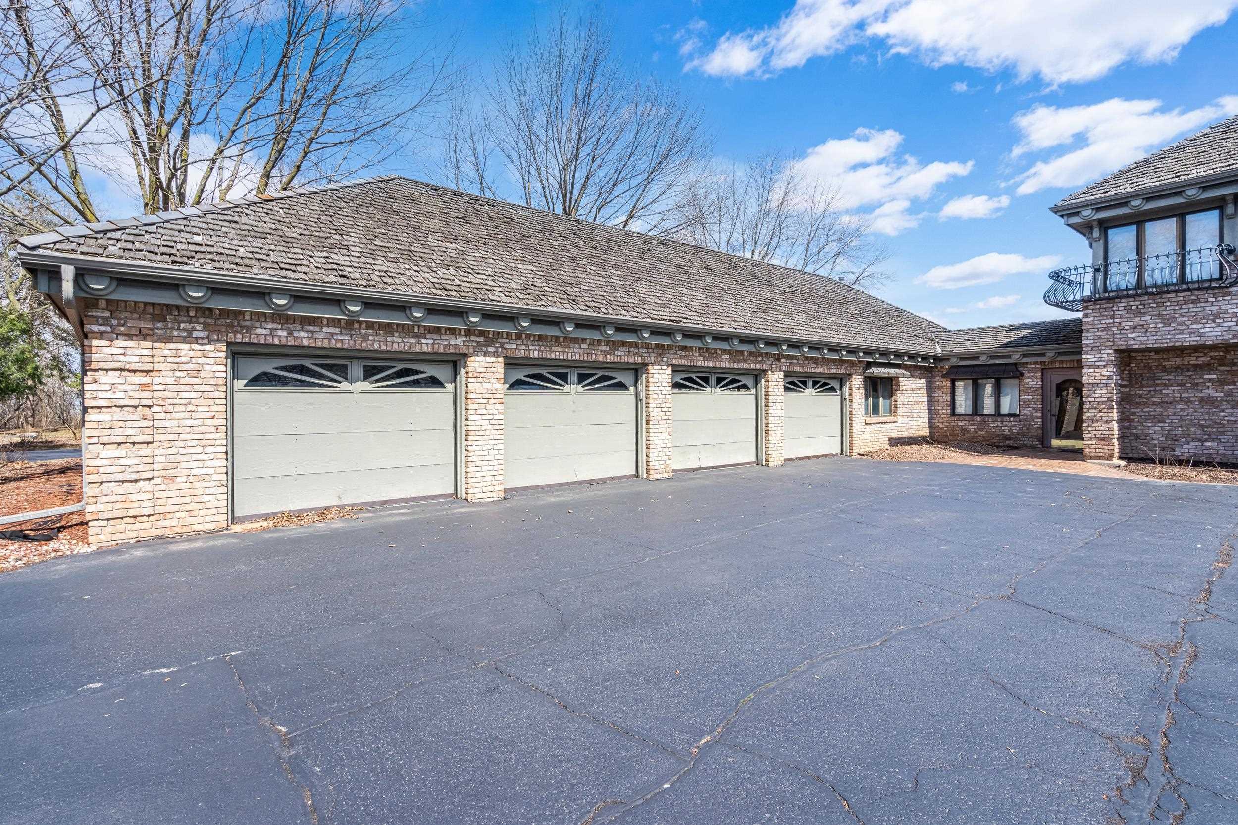 3687 LOST DAUPHIN Road