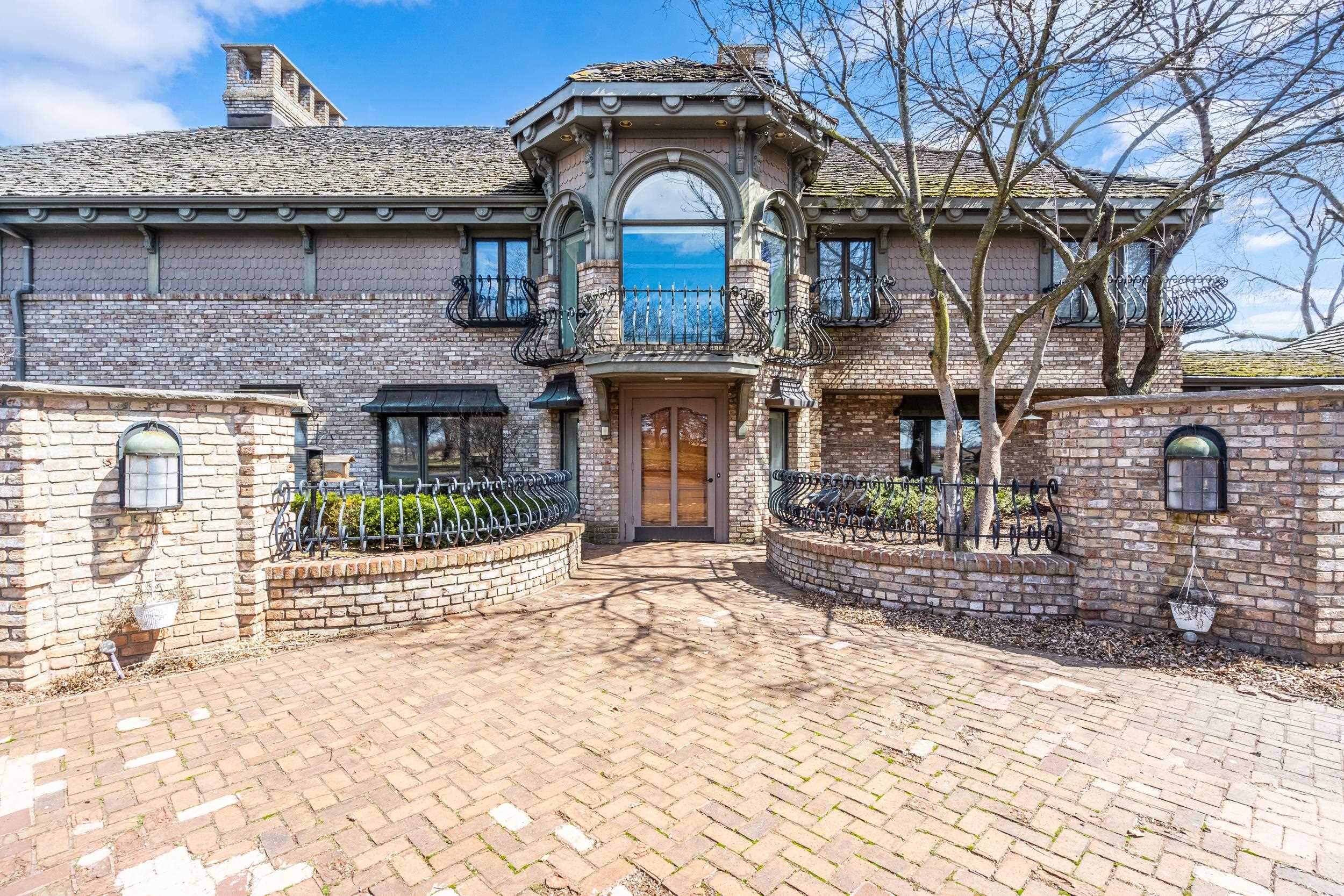 3687 LOST DAUPHIN Road