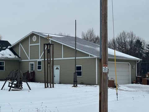 Photo of 5082 LUCAS Road, OCONTO, WI 54153 (MLS # 50319581)
