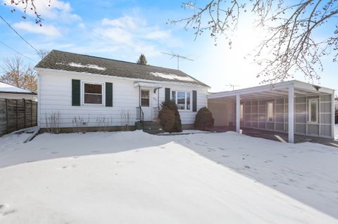 Photo of 1930 PERSHING Road, NEW LONDON, WI 54961 (MLS # 50321333)