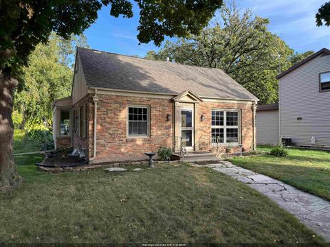 Photo of 2200 OREGON Street, OSHKOSH, WI 54902 (MLS # 50316051)