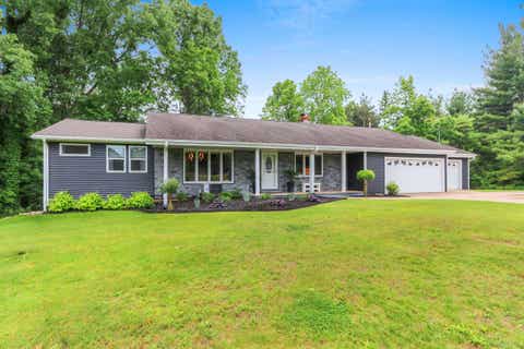 Photo of 389 SUNLITE Drive, ONEIDA, WI 54155 (MLS # 50327205)