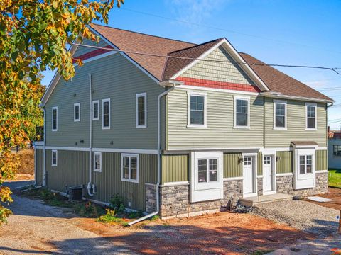 Photo of 422 4TH Street, GREEN BAY, WI 54303 (MLS # 50318736)