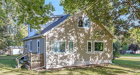 Photo of 990 BAYVIEW Road, NEENAH, WI 54956 (MLS # 50316264)