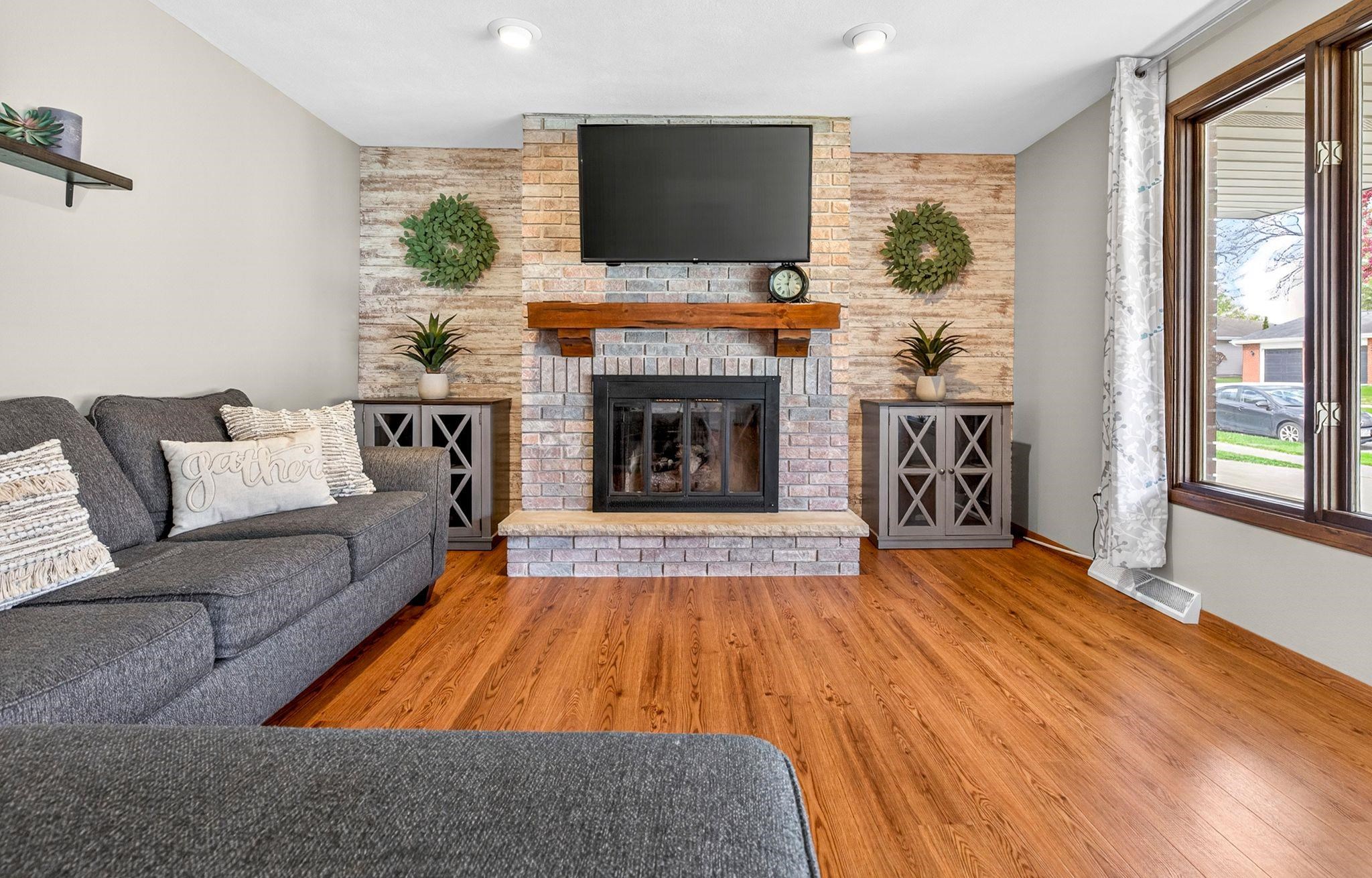 807 ROSEHILL Road