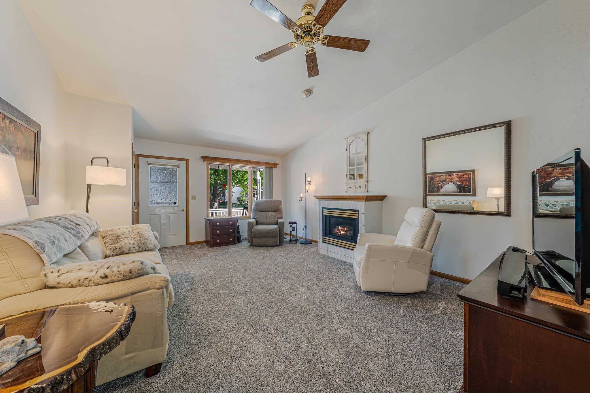 219 PARKSIDE Court
