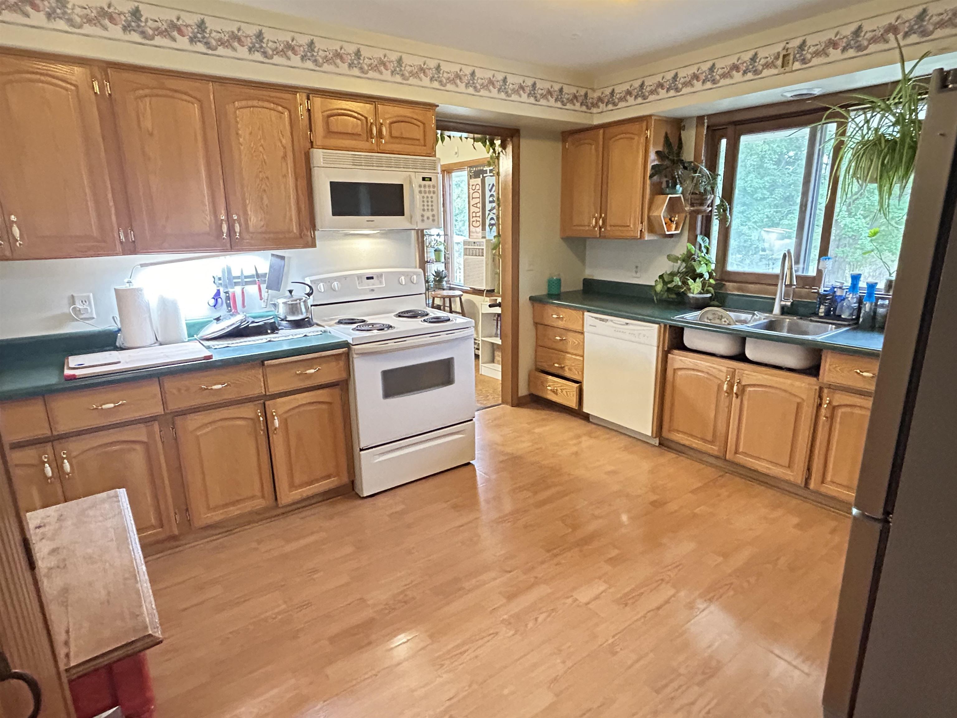 Green Lake, Wisconsin 54941, United States, 4 Bedrooms Bedrooms, ,2 BathroomsBathrooms,Residential,Pending,39017