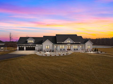 Photo of W5896 AUTUMN HILLS Parkway, APPLETON, WI 54913 (MLS # 50321660)