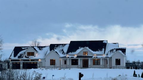 Photo of W5896 AUTUMN HILLS Parkway, APPLETON, WI 54913 (MLS # 50321660)