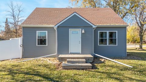 Photo of 1338 RACINE Road, MENASHA, WI 54952 (MLS # 50318406)