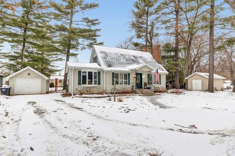 Photo of 1129 S LINCOLN Street, SHAWANO, WI 54166 (MLS # 50319464)