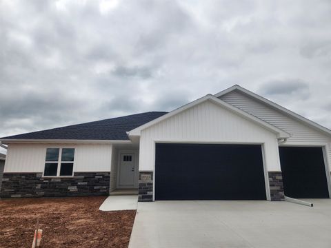 Photo of 8318 XAVIER Drive, NEENAH, WI 54952 (MLS # 50321045)