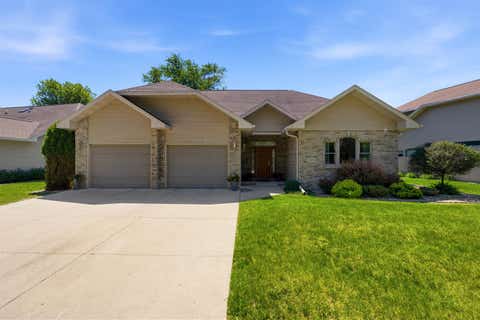 Photo of 935 BRIGHTON Drive, MENASHA, WI 54952 (MLS # 50327447)