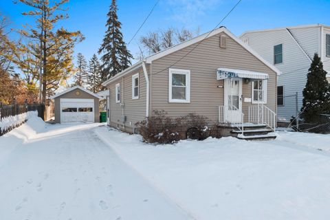 Photo of 421 ABRAMS Street, GREEN BAY, WI 54302 (MLS # 50319556)
