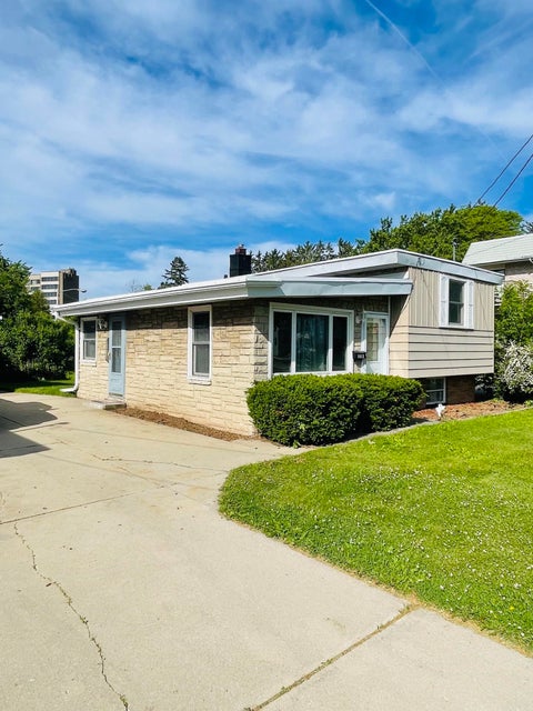 Photo of 1413 WESTERN Avenue, GREEN BAY, WI 54303 (MLS # 50327382)