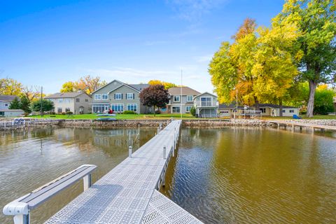 Photo of 3676 SHANGRI LA POINT Road, OSHKOSH, WI 54904 (MLS # 50317357)