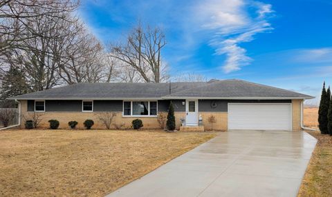 Photo of 525 E 20TH Street, KAUKAUNA, WI 54130 (MLS # 50321956)