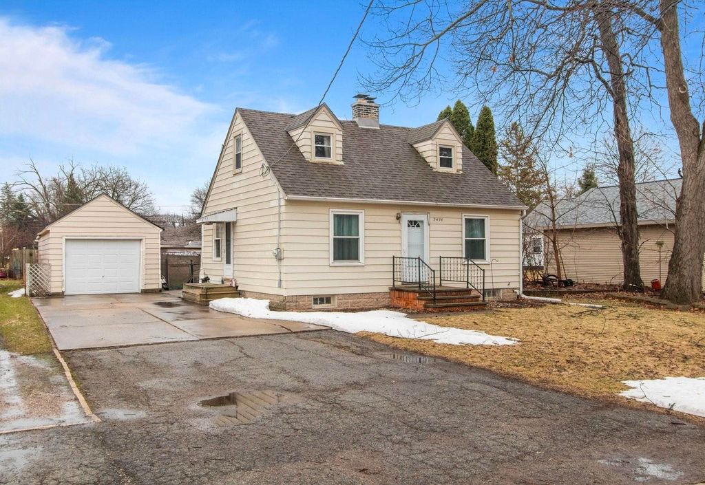 Photo of 2436 HICKORY Lane, APPLETON, WI 54915 (MLS # 50322973)