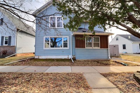 Photo of 413 W 6TH Street, KAUKAUNA, WI 54130 (MLS # 50321910)